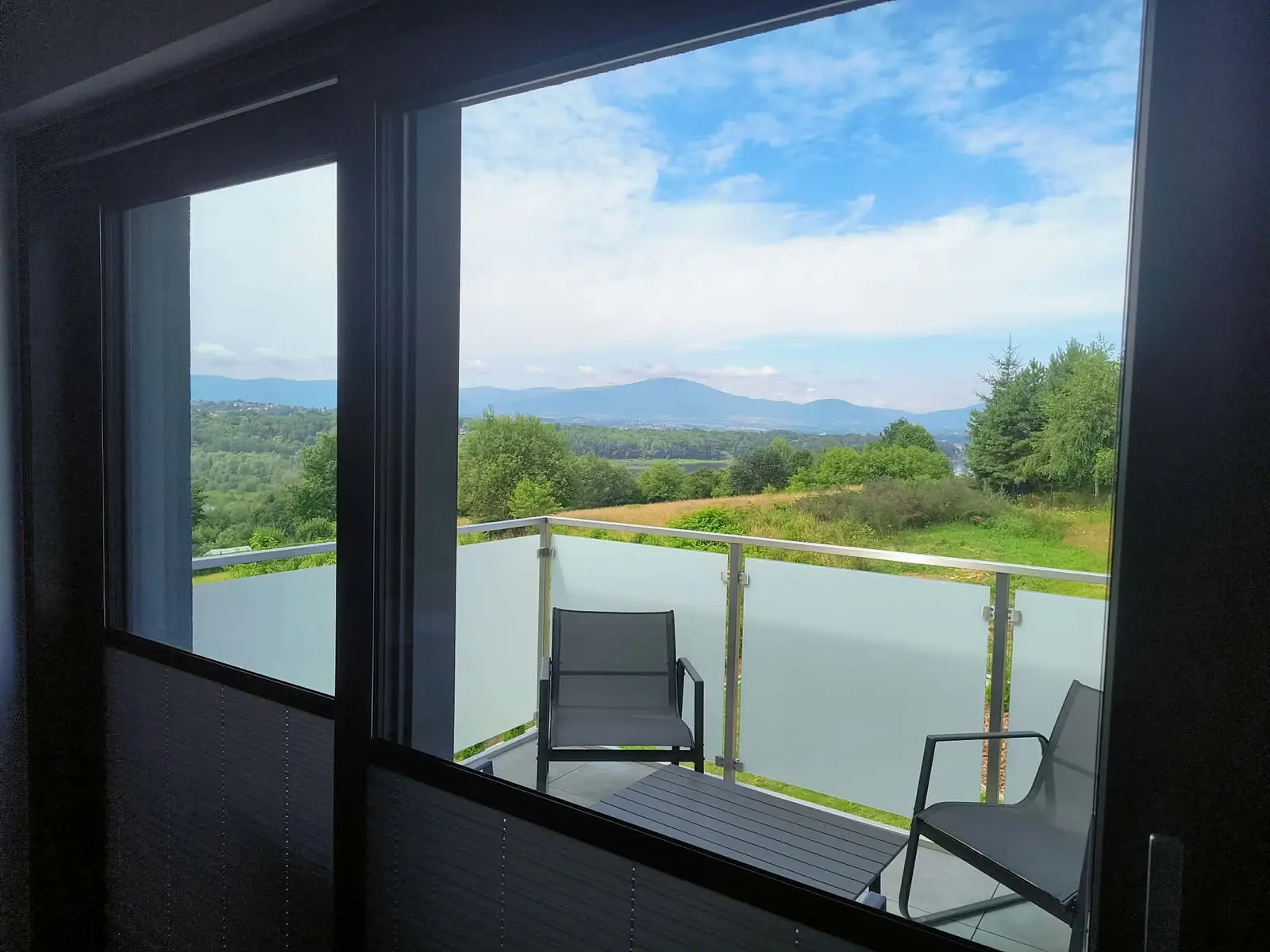 Panorama gór widziana z tarasu Apartamentów u Astrid